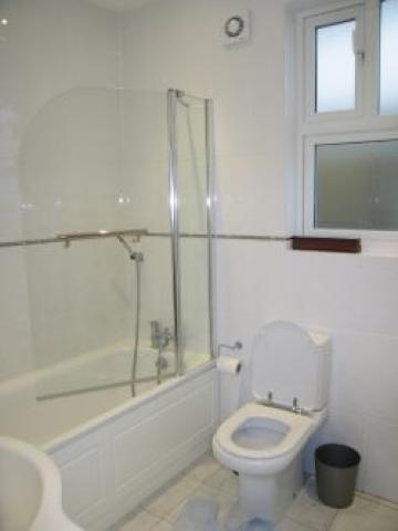 			2 Bedroom, 1 bath, 1 reception Flat			 Highcroft Gardens, GOLDERS GREEN NW11